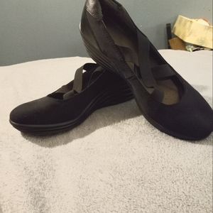 Womens shoes sz 8.  I love comfort